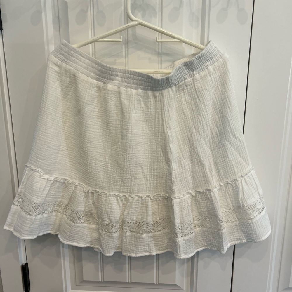 Steve Madden white flowy size XL mini skirt